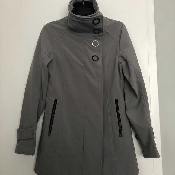 Ladies Size 4 Grey rainproof LULULEMON JACKET with zippered pockets - Picture 1 of 10